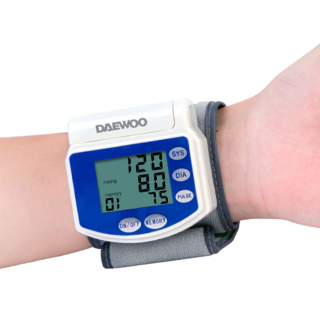 Vérnyomásmérő, Csuklós Daewoo Dbpm-701