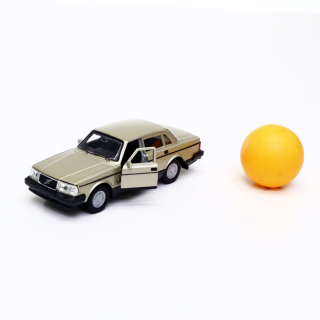 Fiús játék, Autómodell Volvo 240 GL